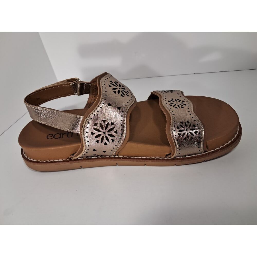 Earth Women's Strappy Sandals Flat Size 7m Color natural gold brown